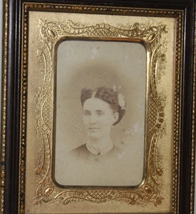 ANTIQUE PICTURE FRAME.... CIRCA 1860... - Picture 1 of 6