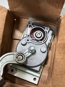 Kwikee®Gear Box Linkage with A – Gear Box with Curved Linkage Assembly Open Box - Picture 1 of 5