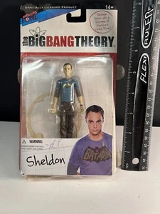 big bang theory Sheldon in batman T-shirt with diarama - Picture 1 of 7