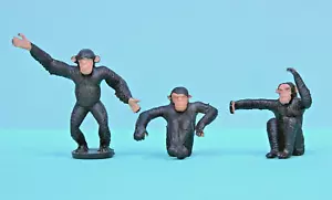 Modelos de zoológico de Gran Bretaña: #1376 chimpancés surtidos - emitidos 1971 - juego de 3 posturas - Imagen 1 de 3