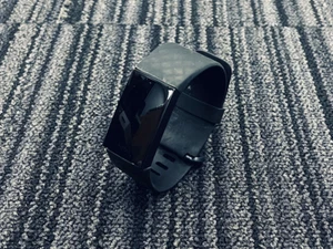 FAULTY Fitbit Charge 3 371485 Advanced Health and Fitness Tracker Black - Picture 1 of 4