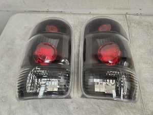 *RETURNED SALE* Spyder (5017543) LED Tail Lights Incandescent only - Foto 1 di 3