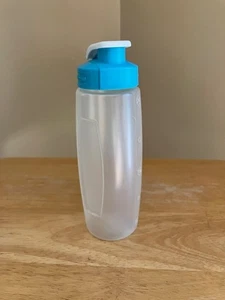 Rubbermaid Water Bottle Drink Container 20 Ounces Flip Top Lid 7F74 Blue/ White - Picture 1 of 6