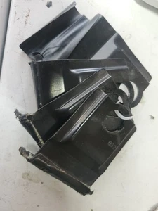 (4) Yakima Q32 Clips For Q Towers - Used - Picture 1 of 3