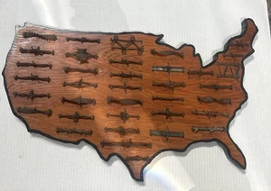 ANTIQUE BARBED WIRE DISPLAY ON WOOD UNITED STATES MAP 36 CUTS - Picture 1 of 9