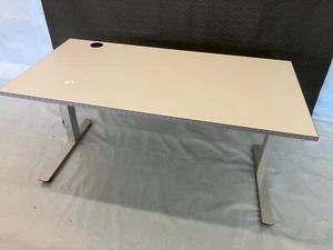 Nr 12 - Schreibtisch 160x80, höhenverstellbar 65-85 cm Palmberg Typ Crew, Platin - Bild 1 von 9