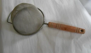 Vintage Drahtgeflecht Sieb Holzgriff Küche Dekor Werkzeug Utensil - Bild 1 von 3
