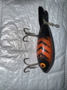 vintage bomber lure, wood 4” Red And Black 2 Hooks - Picture 1 of 3