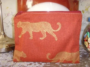 NEW ZIPPED PURSE IN RUST GOLD CHEETAH LEOPARD COTTON FABRIC 24cm X 18cm - Picture 1 of 4