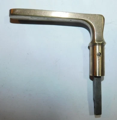 ANCIENNE POIGNÉE DE PORTE EN BRONZE AVEC CARRÉ . XIXe/XXe LOQUET CLENCHE PORTE 6 - Photo 1/4