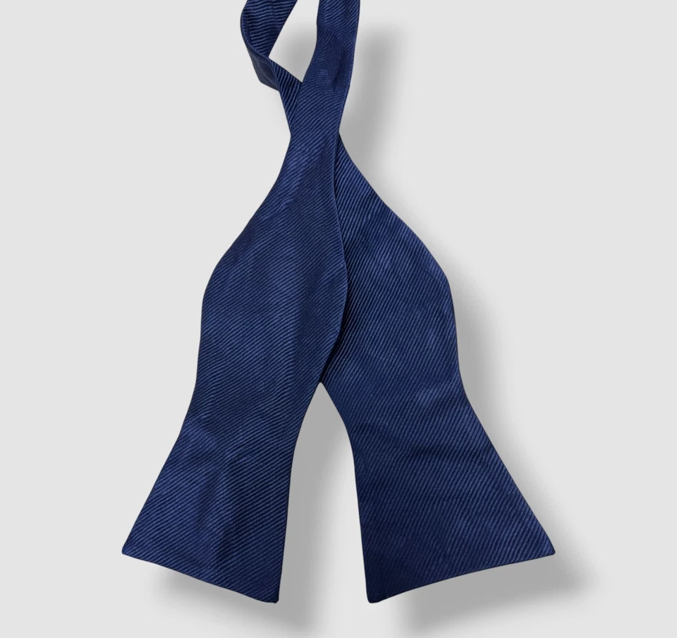 Pajarita Tommy Hilfiger para hombre azul seda lisa Foto 1 de 1