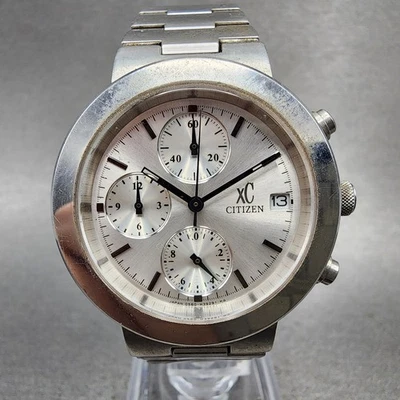 Reloj Citizen XC Cronógrafo Mujer 34mm Esfera Plateada Tono Plateado Fecha Batería Nueva Foto 1 de 4