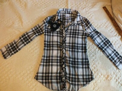 Переработанная перепрофилированная рубашка для девочек M(7-8) черно-белая ручной работы цветочные аппликации ВАУ - Изображение 1 из 4