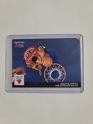 1994-95 NBA Hoops Scoops Scottie Pippen Basketball Card Chicago Bulls #HS4 - Image 1 of 3