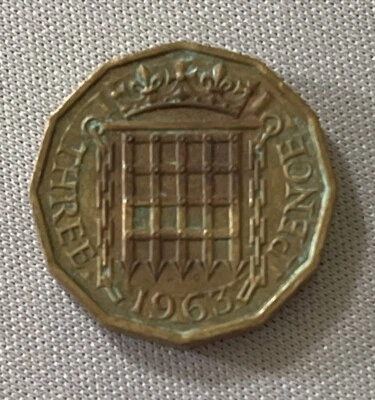 1963 UK Great Britain 3 Pence Thruppence Thrupenny Queen Elizabeth II Coin (63i) - Image 1 of 2