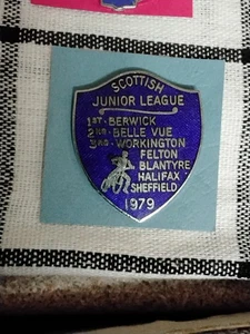 SCOTTISH JUNIOR LEAGUE  SPEEDWAY BADGE IN SILVER 1979 - Picture 1 of 2
