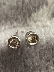 WHITE & YELLOW 9CT GOLD NATURAL DIAMOND SOLITAIRE EARRINGS 0.40 CARAT FREEPOST - Picture 1 of 10