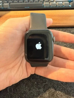 Apple Watch Series 5 44mm with Solo loop size 9 - Image 1 of 4