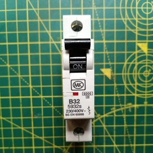 MK 5932S 32A 32AMP B TYPE B32 SINGLE POLE SP 1P MCB STYLE 2 CIRCUIT BREAKER - Picture 1 of 12