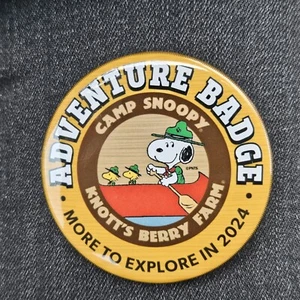 Knott's Berry Farm, Camp Snoopy Abenteuer Abzeichen, Snoopy im Kanu - Bild 1 von 2