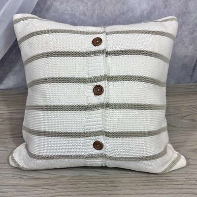 Travesseiro de malha DKNY com botões 20x20” creme com listras cinza-bege - Imagem 1 de 4