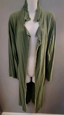 Plumero/chaqueta Umgee talla L de lino verde. Forro con flecos. Cinturón o abierto. Foto 1 de 4