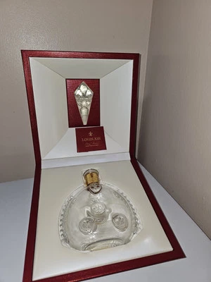 Botella vacía remy martin louis xiii 13 coñac Louis Xlll Remy Martin 13 con caja Foto 1 de 3