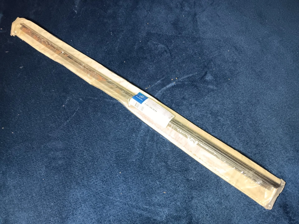 Mercedes Benz W201 190E 190D Ventana Delantera Bahía Tapicería Sello A2017250565 Foto 1 de 4