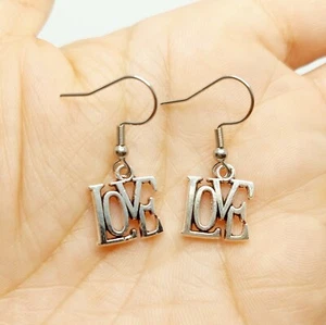 Love quadratische Charm Ohrhänger, Edelstahl Ohrring Haken, US-Verkäufer - Bild 1 von 2