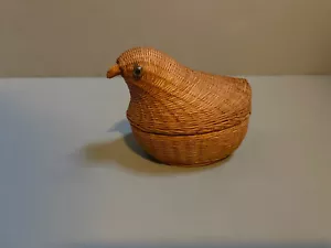 Vintage Wicker Woven Chicken Basket base and lid - Picture 1 of 6