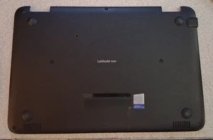 Placa de cubierta inferior genuina Dell Latitude 3180 3190 con tornillos 0PKT0G - Imagen 1 de 2
