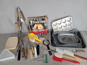 Vintage Kochgeschirr & Utensilien Konvolut Tupperware Backbleche Gadgets usw. - Bild 1 von 18