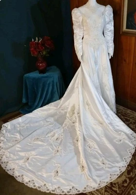 Hermoso Vestido de Boda Alfred Angelo Talla 10 Blanco Línea A Cuello Ilusión #45 Foto 1 de 4