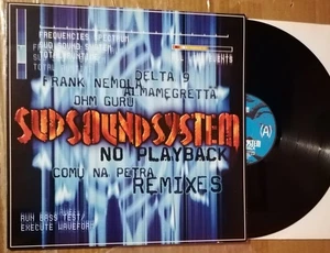 SUD SOUND SYSTEM NO PLAYBACK, COMU NA PETRA Remixes Vinile 12 1St. 97 COME NUOVO - Foto 1 di 6