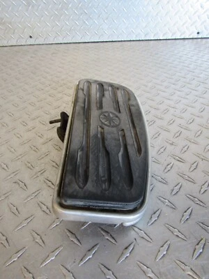 2005 05 YAMAHA XV1700 XV 1700 ROAD STAR RIGHT SIDE FOOT REST BOARD Foto 1 de 4