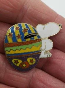 Spilla uovo di Pasqua vintage Aviva King caratteristiche arachidi snoopy made in Taiwan - Foto 1 di 2