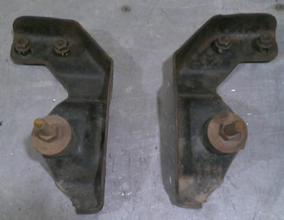 Cadillac Fleetwood Deville 1979 ¿delantero? Par de soportes de parachoques (2) diestro y derecho 78 79 Foto 1 de 3