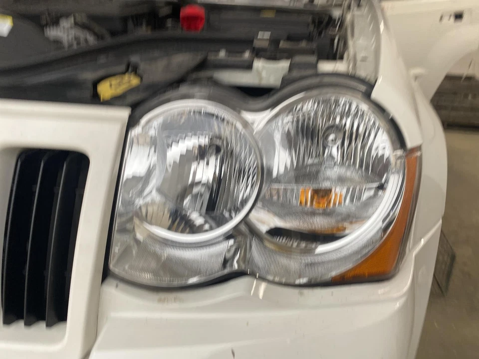 Conjunto de faros izquierdos usados se adapta a: Jeep Grand Cherokee 2009 sin HID izquierdo grado A Foto 1 de 4
