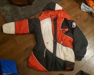 ULTRA SELTENE VINTAGE 90ER VIER STERNE CHICAGO BULLS VOLLREISSVERSCHLUSSJACKE HERREN GRÖSSE MEDIUM - Bild 1 von 11