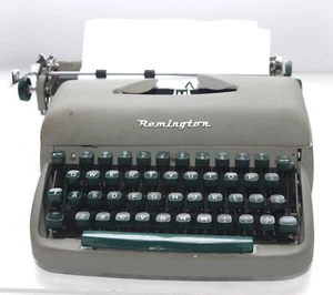 Vintage 1956 Remington Travel Riter? Typewriter, Original CaseGreen Keys Holland - Picture 1 of 12