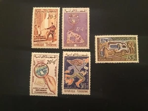 ICOLLECTZONE Tunisia 127, 130-133 VF NH - Picture 1 of 1