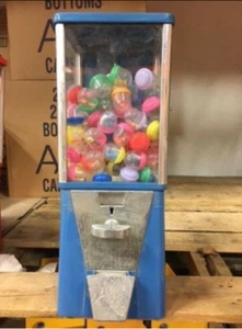 Máquina expendedora de cápsulas de juguetes con 100 piezas de mezcla de juguetes en cápsulas ¡Listo para usar! - Imagen 1 de 4