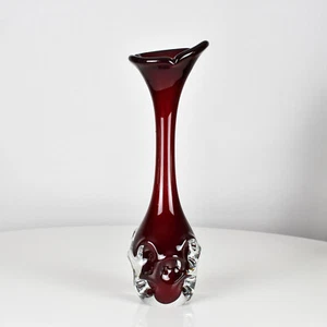 Scandinavian Art Glass Vase by Börne Augustsson for Åseda / Red Trumpet Vase - Imagen 1 de 8