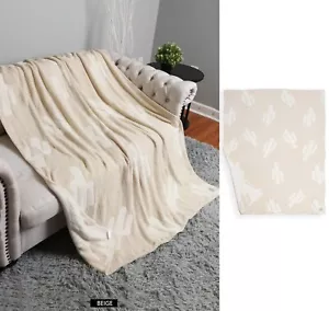 ComfyLuxe Wohndecke mit Kaktusmuster - Bild 1 von 8