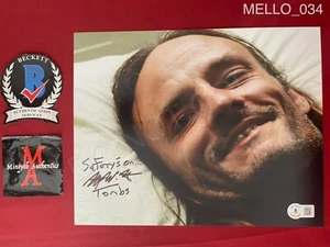 Rob Mello Feliz Día de la Muerte Autografiada Firmada 8x10 Beckett Certificado de Autenticidad Tumbas - Imagen 1 de 4