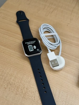 Apple Watch SE 1nd Gen 40mm Silver Aluminum Case GPS - Image 1 of 4