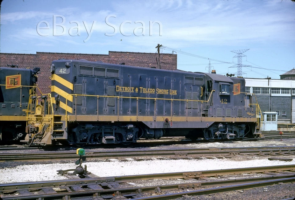 Diapositiva original - D&TSL GP7 42 Toledo OH en 1975 Detroit & Toledo Shore Line Foto 1 de 1