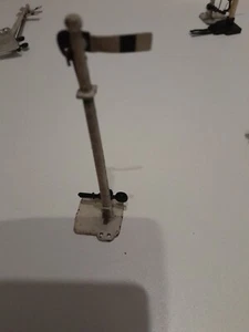 CRESCENT TOYS Junction Signal Ideal for Hornby Model Railways OO Gauge - Picture 1 of 7