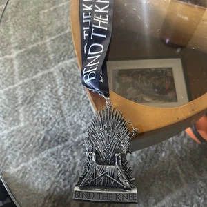 RARE Game Of Thrones Race Medal Iron Throne Sword Virtual Strides Bend the Knee - Picture 1 of 6