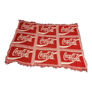 Vintage Coca Cola Tessuto Lancio Coperta Maglia Arazzo Frangia Grande 60" X 48" Rosso - Foto 1 di 6